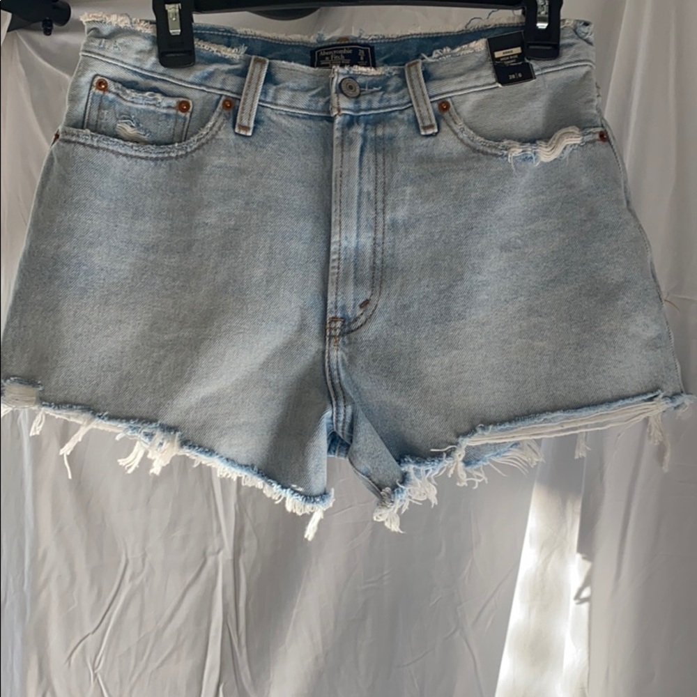 Abercrombie & Fitch: High Rise Short- Annie